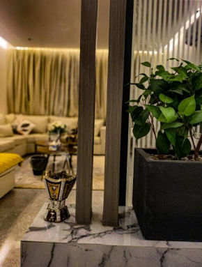Upscale modern apartment شقة راقية أمام محطة الميترو